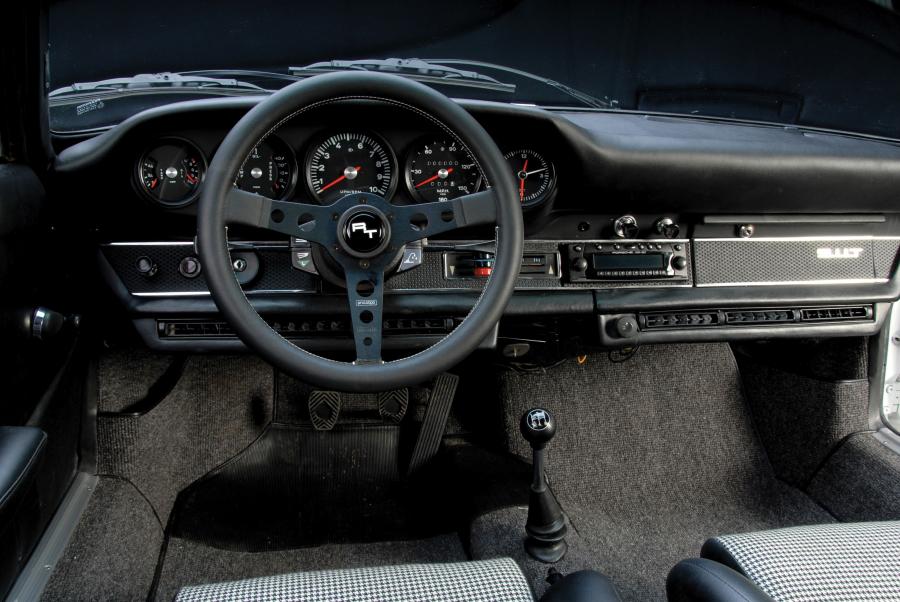  Porsche 911 R Conversion Coupe 1971 года  (фото 8 из 16)
